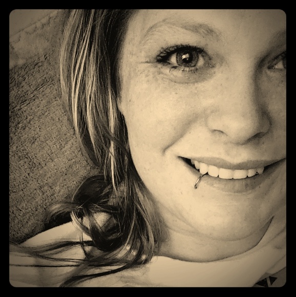 Meet your Posher, Michelle - Picture 1 of 1